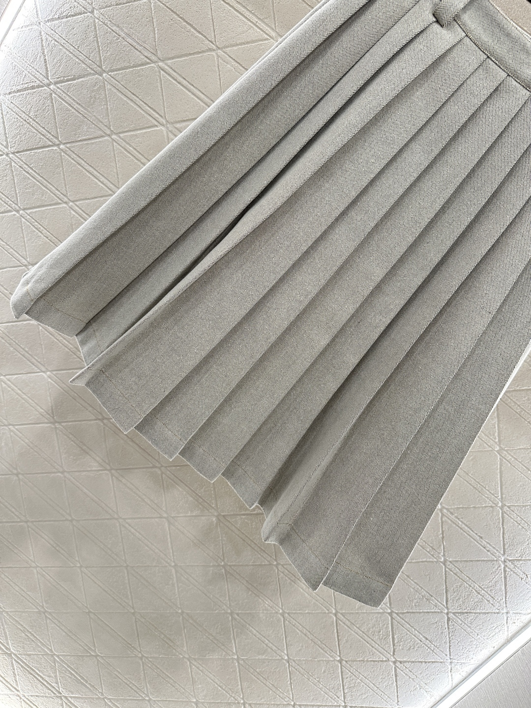 ♥Miumi*♥2025新品上架 短款外套中长半裙套装定制YB进口高织棉材质 质感高级 品相十足 短款外