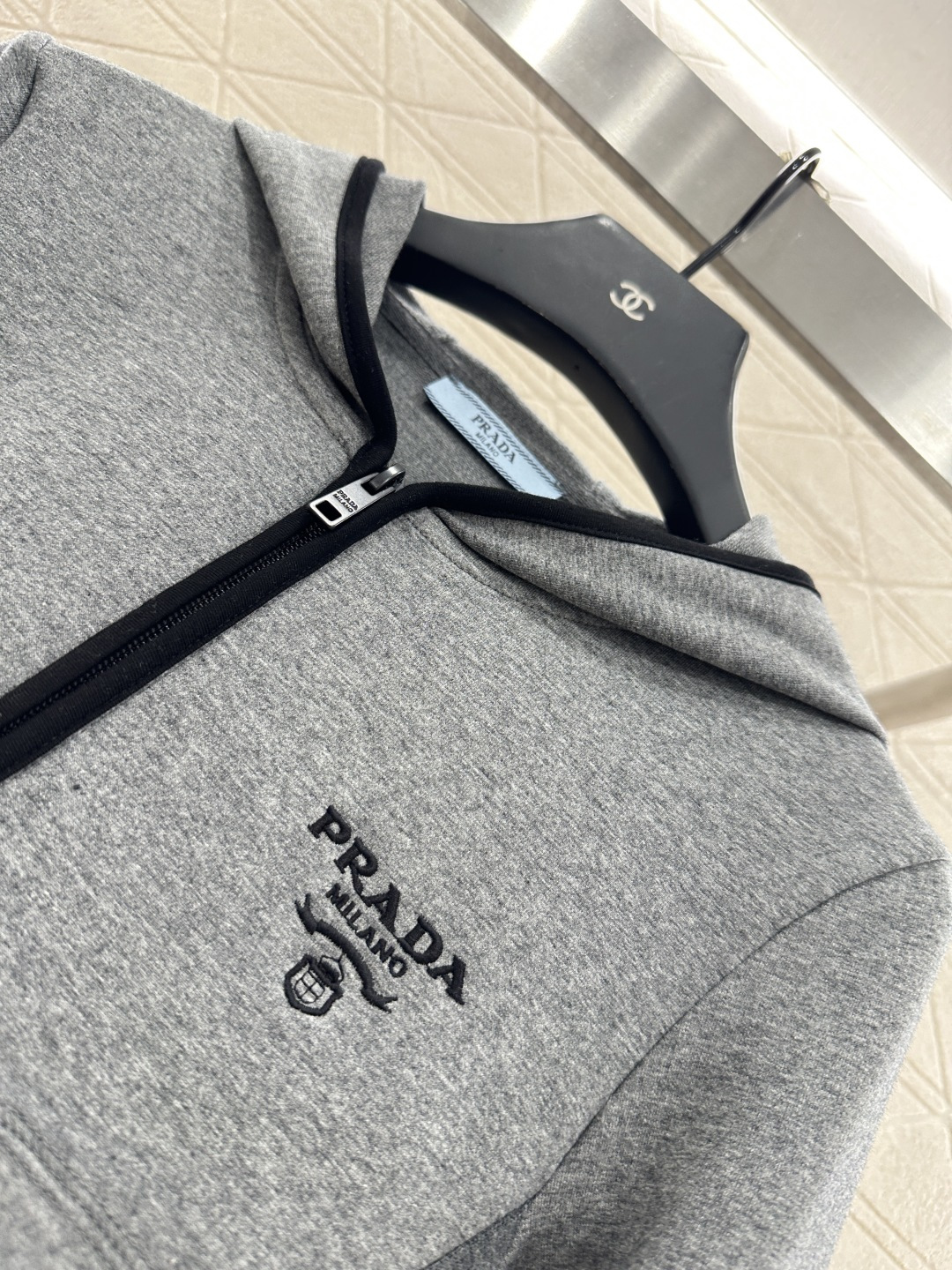 ♥Prad*♥2025新品上架 连帽休闲外套长裤套装定制YB进口材质 质感光泽 品相高级 常规连帽外套 