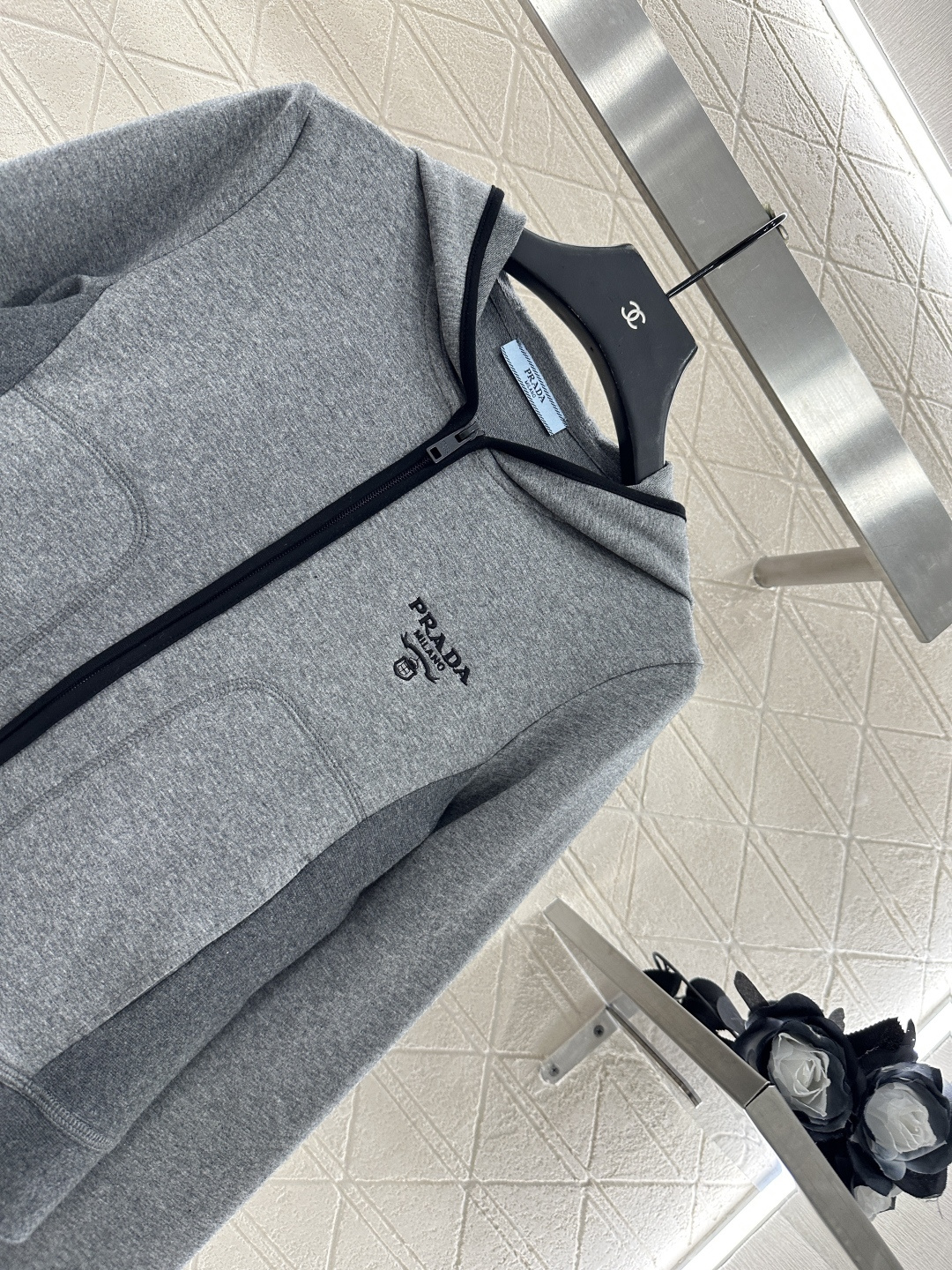 ♥Prad*♥2025新品上架 连帽休闲外套长裤套装定制YB进口材质 质感光泽 品相高级 常规连帽外套 