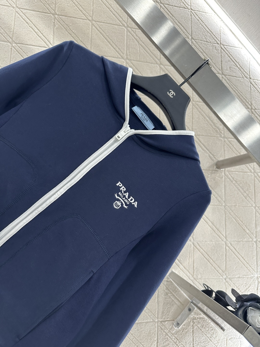 ♥Prad*♥2025新品上架 连帽休闲外套长裤套装定制YB进口材质 质感光泽 品相高级 常规连帽外套 