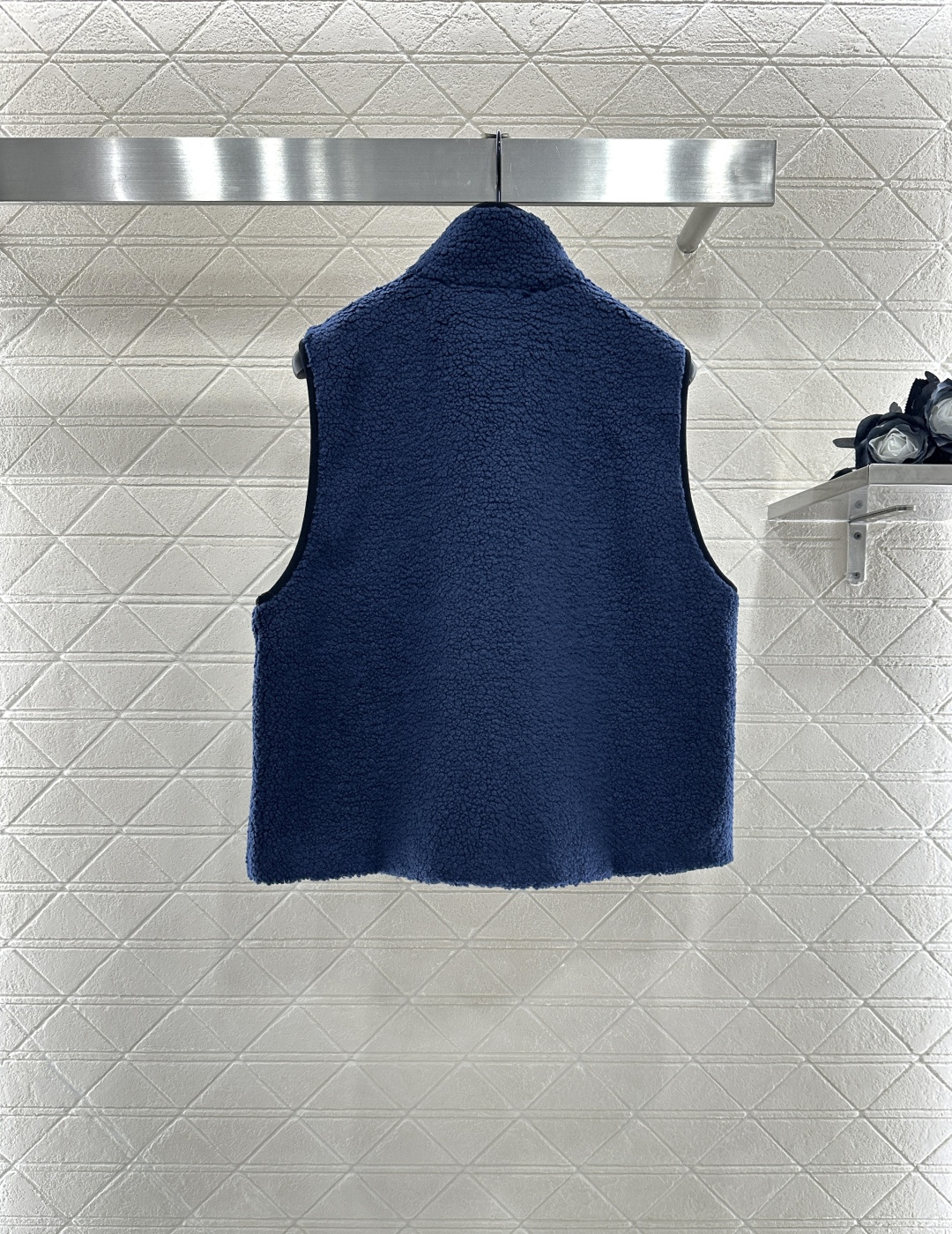 ♥Miumi♥2025新品上架 泰迪毛绒拉链马甲通体饰以泰迪毛绒材质 质感柔软舒适 时髦洋气 立领马甲剪