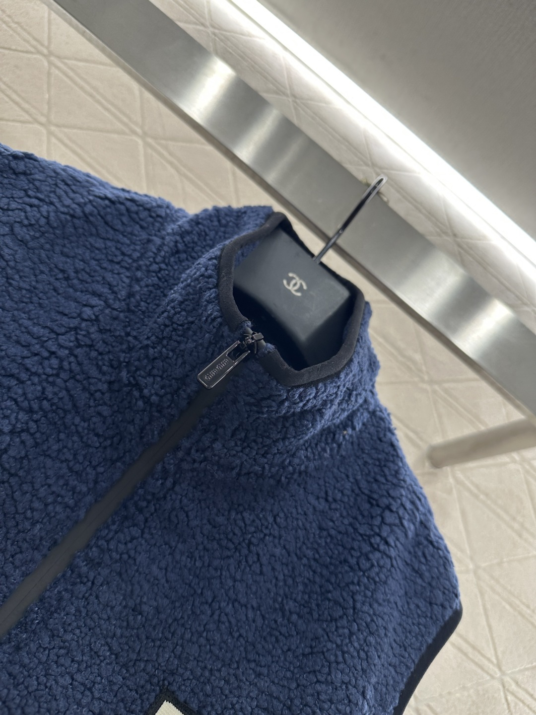 ♥Miumi♥2025新品上架 泰迪毛绒拉链马甲通体饰以泰迪毛绒材质 质感柔软舒适 时髦洋气 立领马甲剪