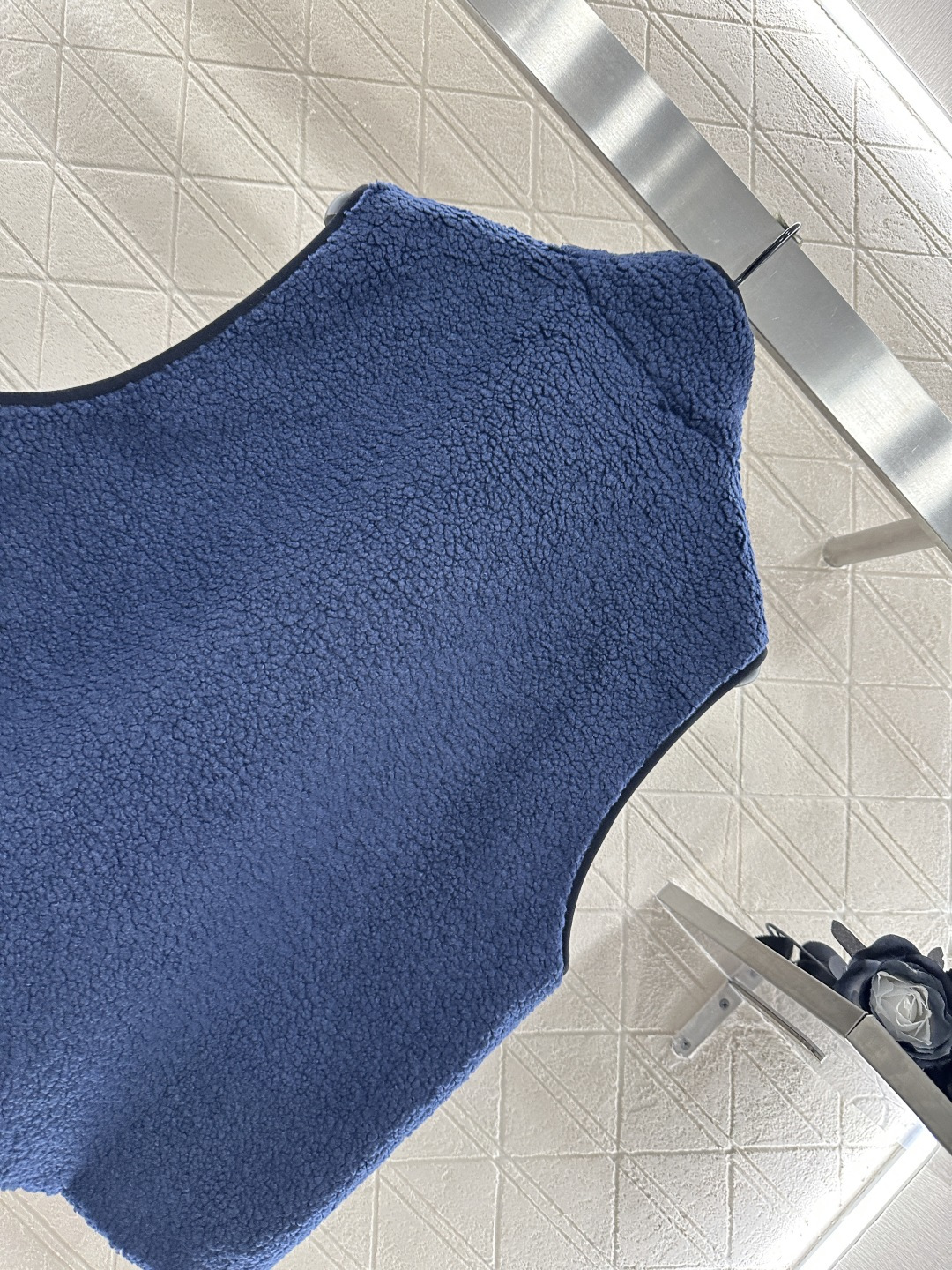 ♥Miumi♥2025新品上架 泰迪毛绒拉链马甲通体饰以泰迪毛绒材质 质感柔软舒适 时髦洋气 立领马甲剪