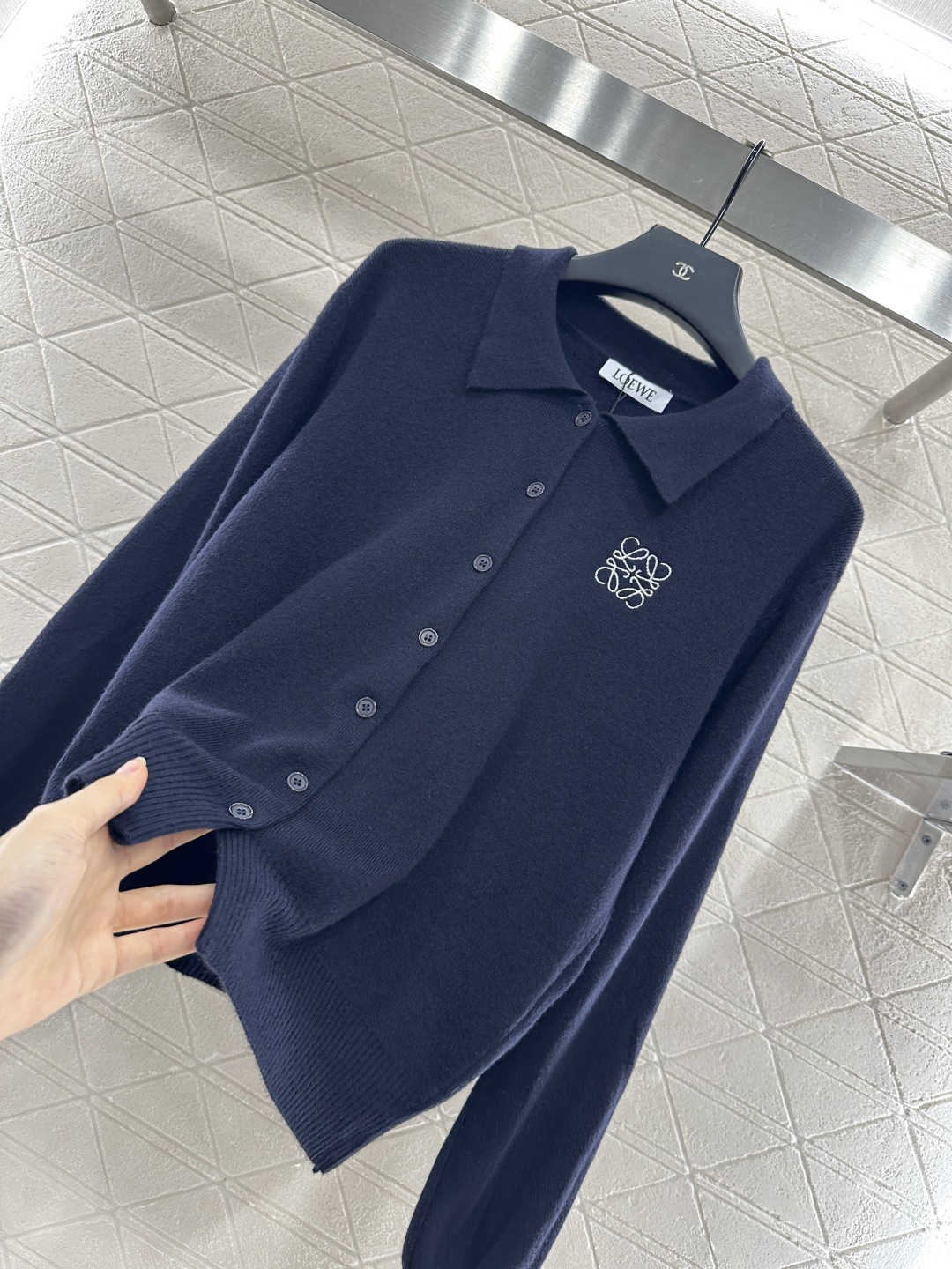 ♥Loew*♥2025新品上架 刺绣图腾翻领针织开衫定制YB羊绒羊毛纱线织造 质感细腻 舒适亲肤 翻领针