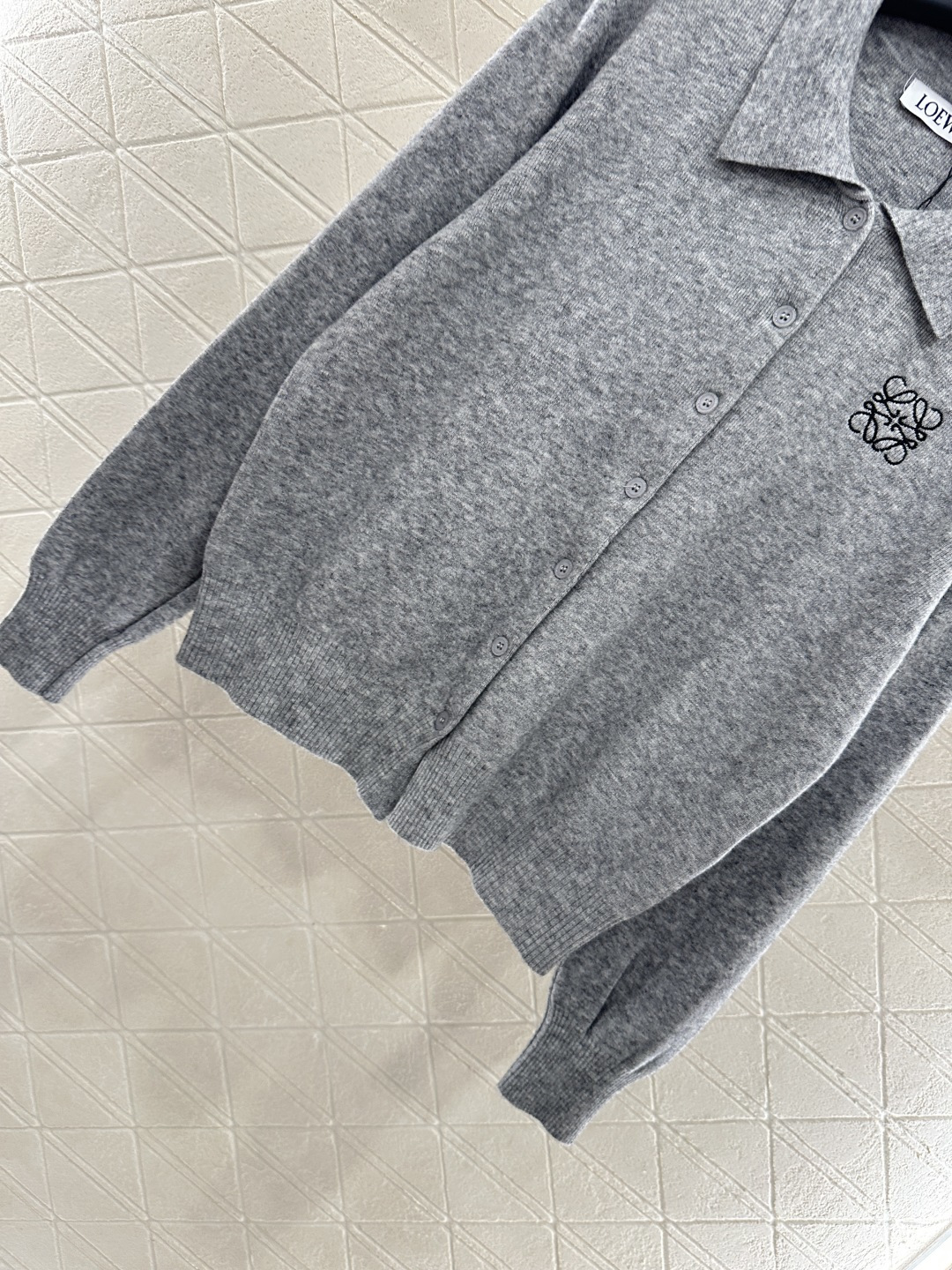 ♥Loew*♥2025新品上架 刺绣图腾翻领针织开衫定制YB羊绒羊毛纱线织造 质感细腻 舒适亲肤 翻领针