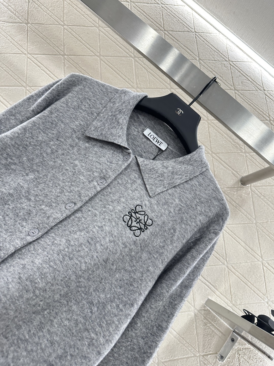 ♥Loew*♥2025新品上架 刺绣图腾翻领针织开衫定制YB羊绒羊毛纱线织造 质感细腻 舒适亲肤 翻领针