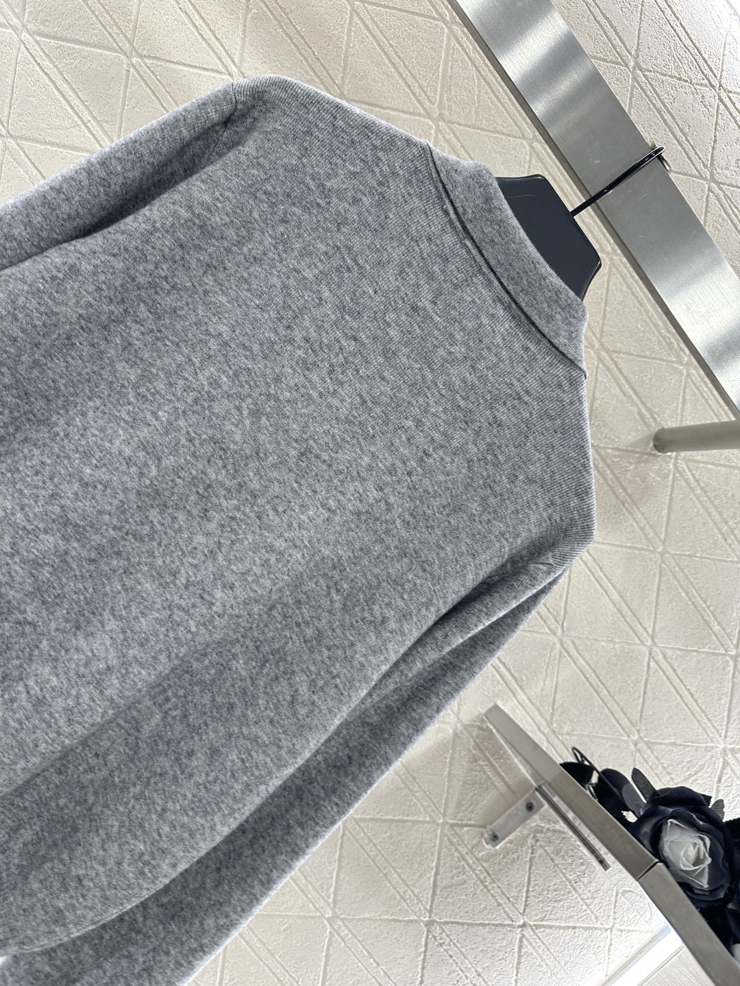 ♥Loew*♥2025新品上架 刺绣图腾翻领针织开衫定制YB羊绒羊毛纱线织造 质感细腻 舒适亲肤 翻领针