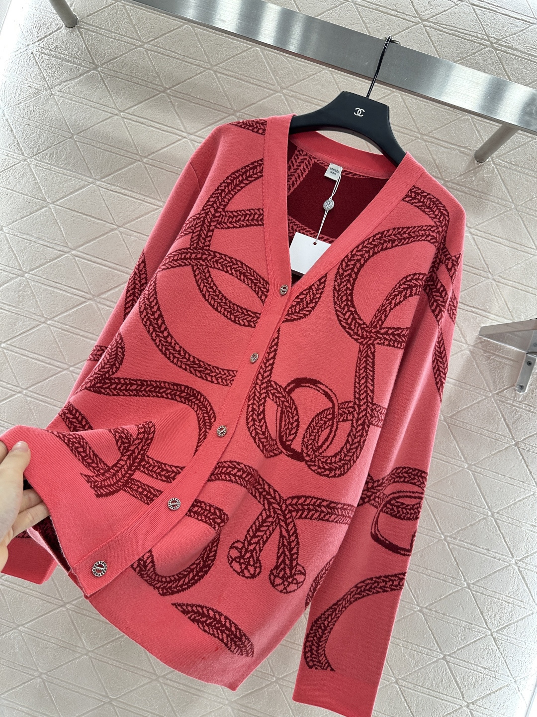 ♥Herme*♥2025新品上架 撞色带链扣针织开衫定制YB羊毛纱线织造 密度细针织造 清晰毛感肌理 舒