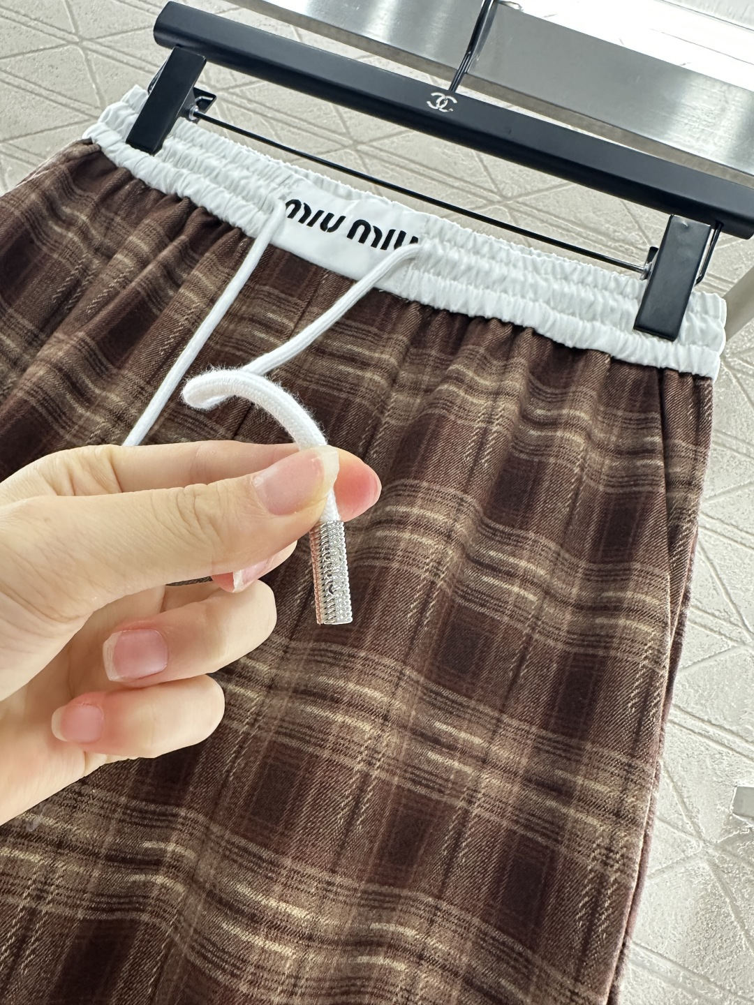 ♥Miumi*♥2025新品上架 格纹褶皱抽绳长裤定制YB进口材质 质感柔软亲肤 垂感更强 品相高级 高