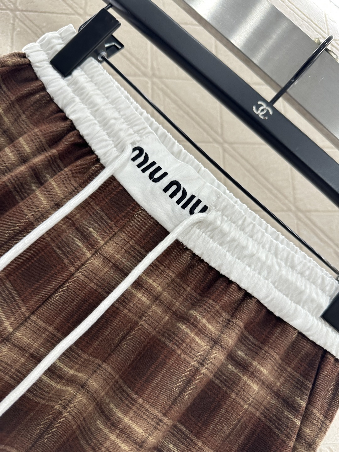 ♥Miumi*♥2025新品上架 格纹褶皱抽绳长裤定制YB进口材质 质感柔软亲肤 垂感更强 品相高级 高