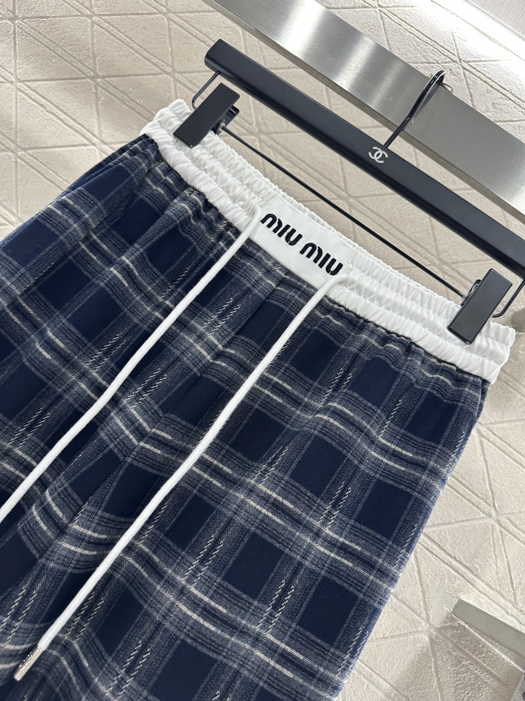 ♥Miumi*♥2025新品上架 格纹褶皱抽绳长裤定制YB进口材质 质感柔软亲肤 垂感更强 品相高级 高