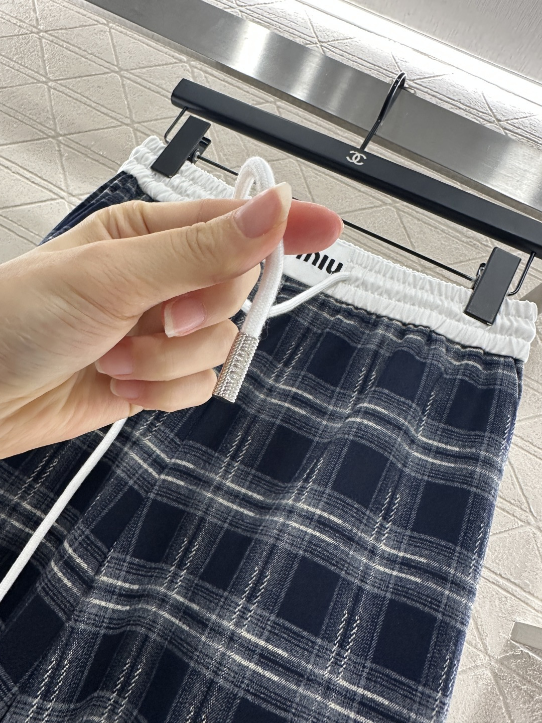 ♥Miumi*♥2025新品上架 格纹褶皱抽绳长裤定制YB进口材质 质感柔软亲肤 垂感更强 品相高级 高