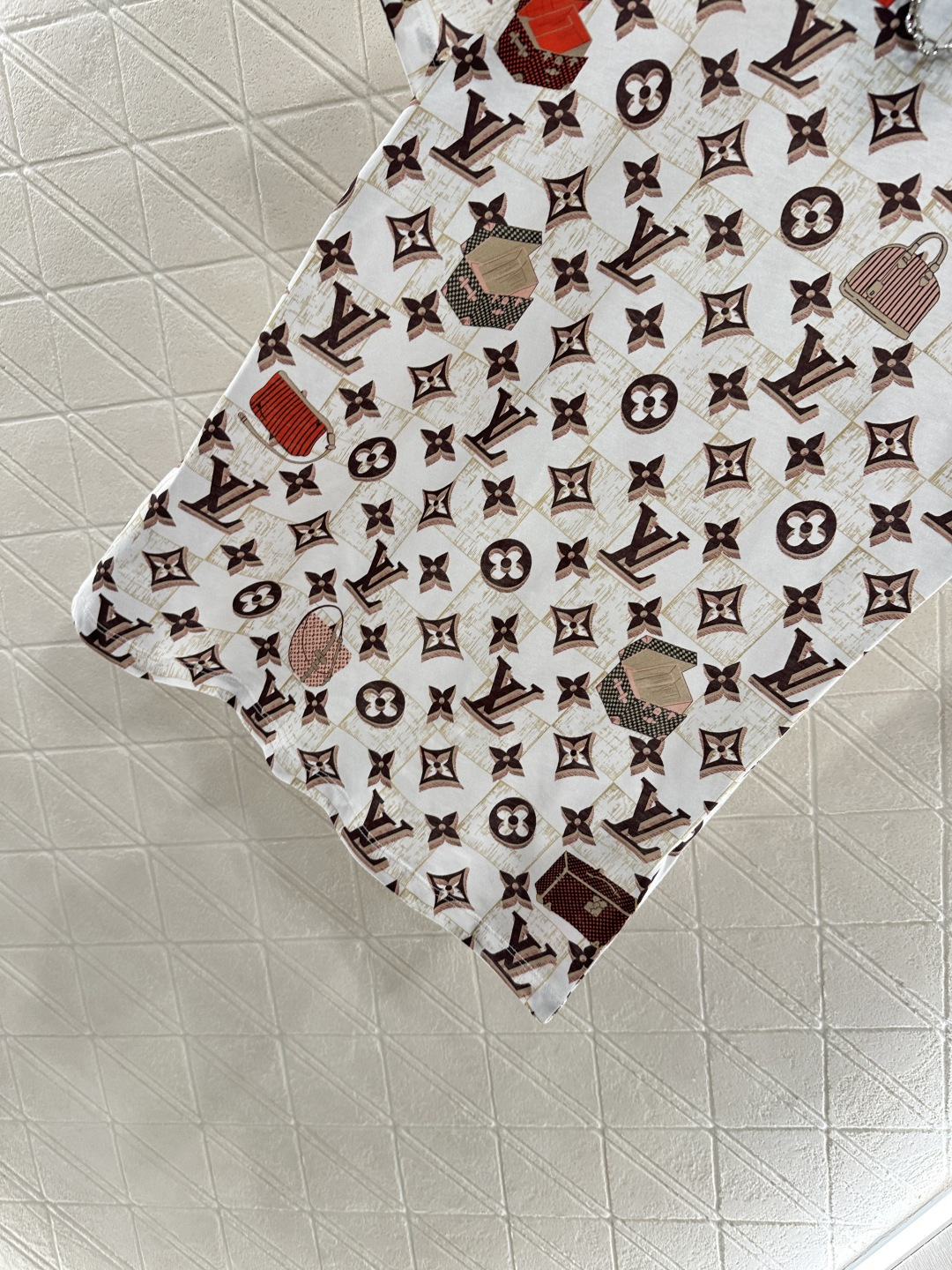 ♥Louis Vuitto*♥2025新品上架 箱包印花链条𝑇𝑒𝑒定制YB斜纹全棉材质 质感细腻 透气舒