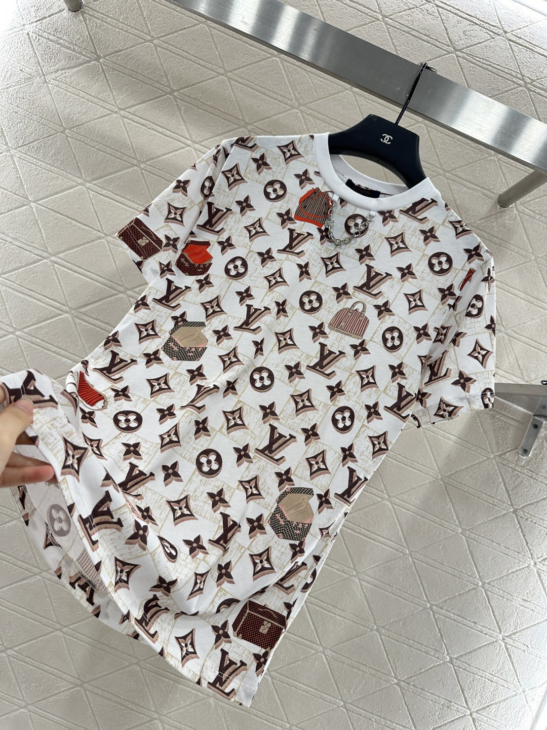 ♥Louis Vuitto*♥2025新品上架 箱包印花链条𝑇𝑒𝑒定制YB斜纹全棉材质 质感细腻 透气舒