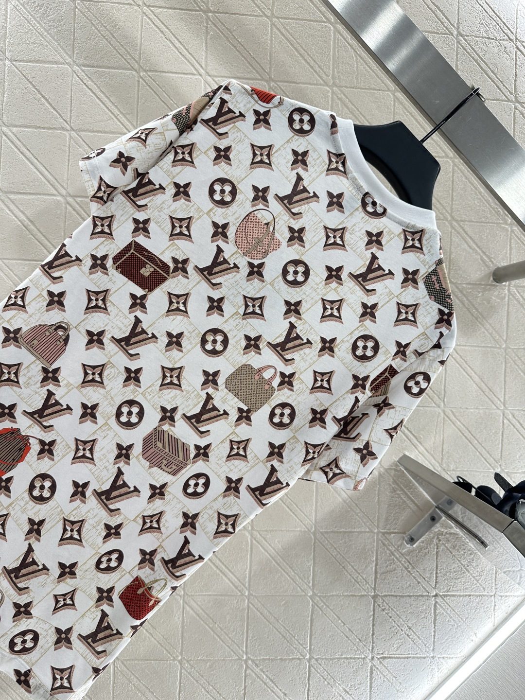 ♥Louis Vuitto*♥2025新品上架 箱包印花链条𝑇𝑒𝑒定制YB斜纹全棉材质 质感细腻 透气舒