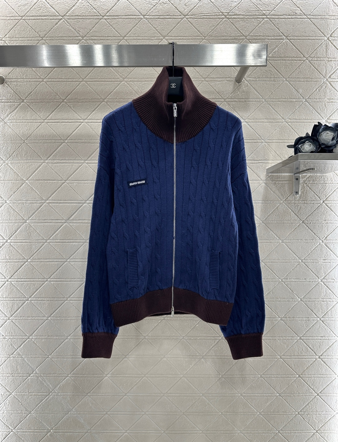 ♥Miumi*♥2025新品上架 棒球麻花针织外套定制YB羊毛纱线织造 质感高级 品相十足 常规针织拉链