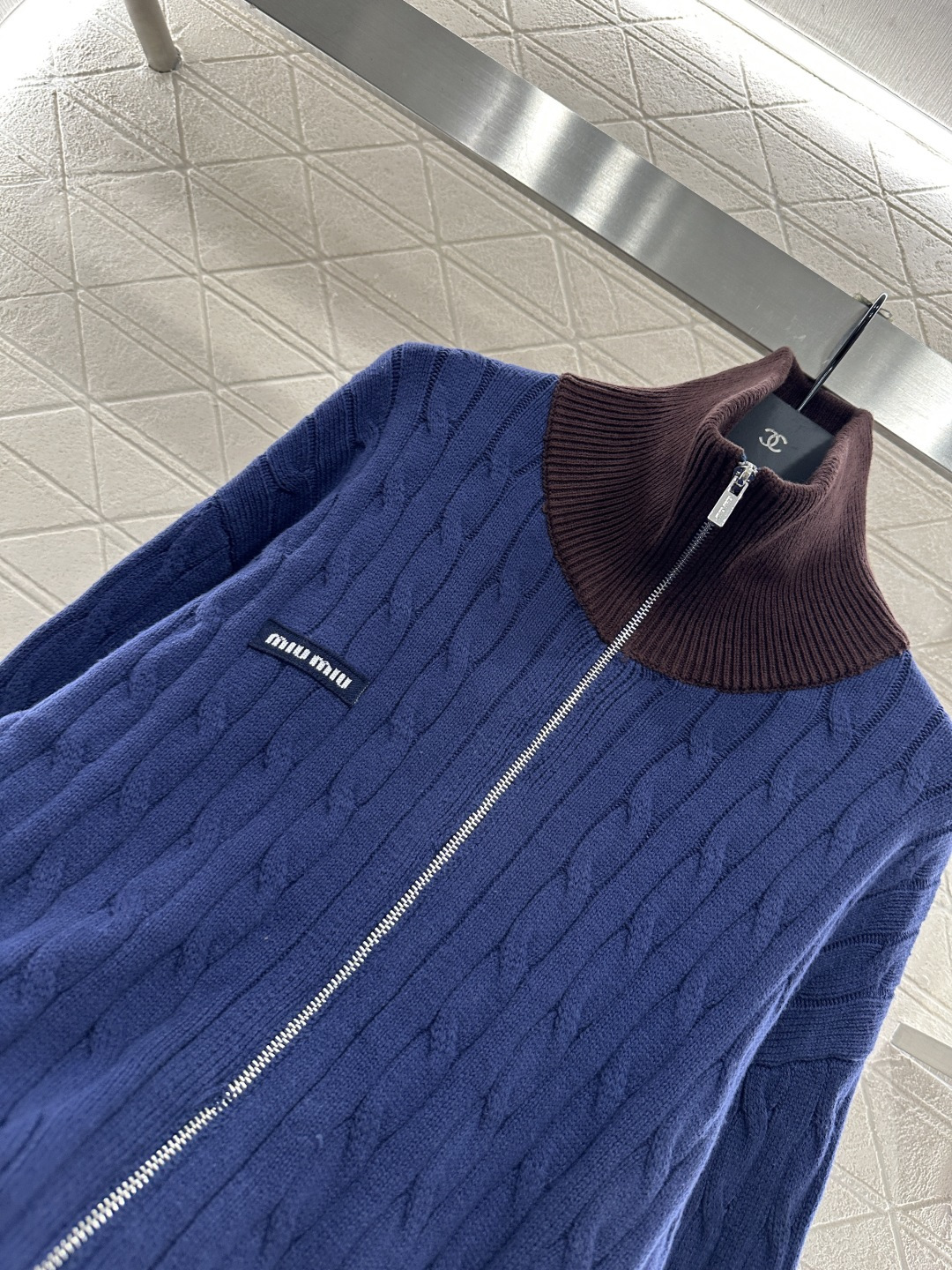 ♥Miumi*♥2025新品上架 棒球麻花针织外套定制YB羊毛纱线织造 质感高级 品相十足 常规针织拉链