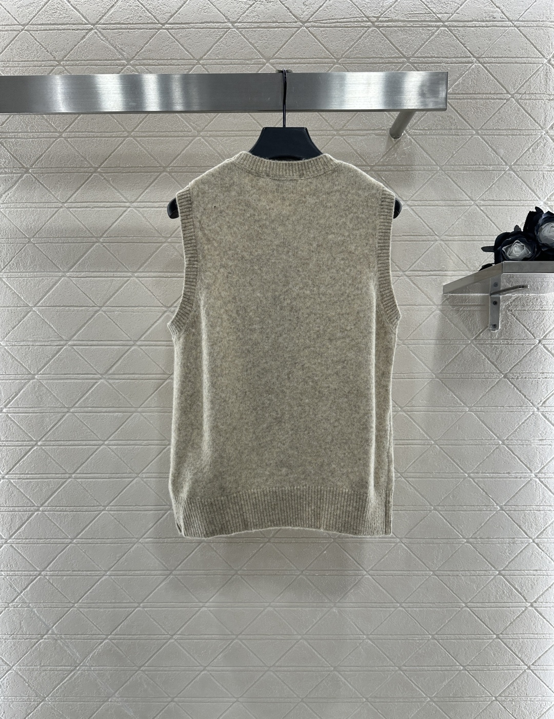 ♥Miumi*♥2025新品上架圆领针织开衫背心短裙三件套定制YB羊绒羊毛纱线织造 质感细腻 穿搭舒适 