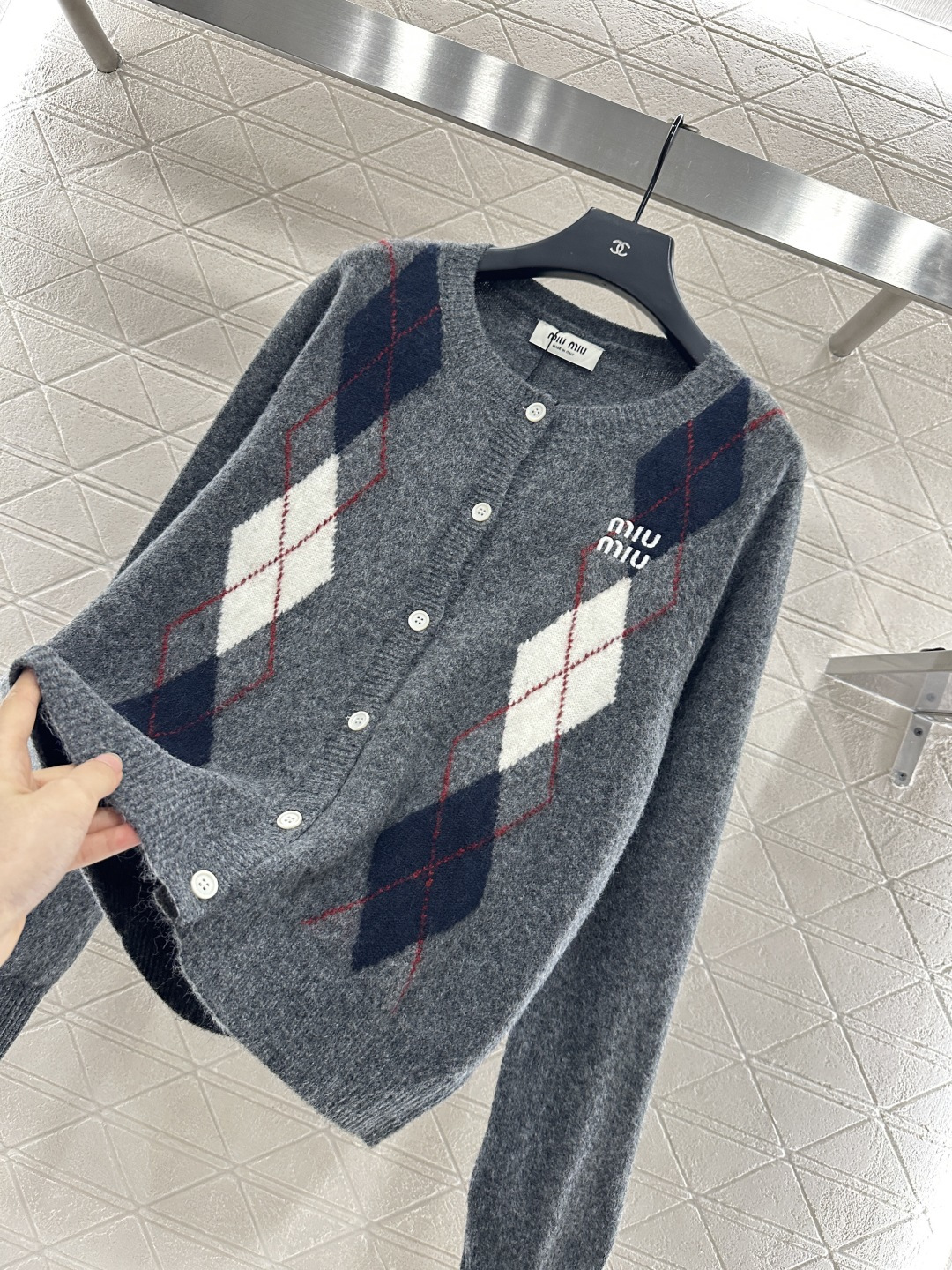 ♥Miumi*♥2025新品上架圆领针织开衫背心短裙三件套定制YB羊绒羊毛纱线织造 质感细腻 穿搭舒适 