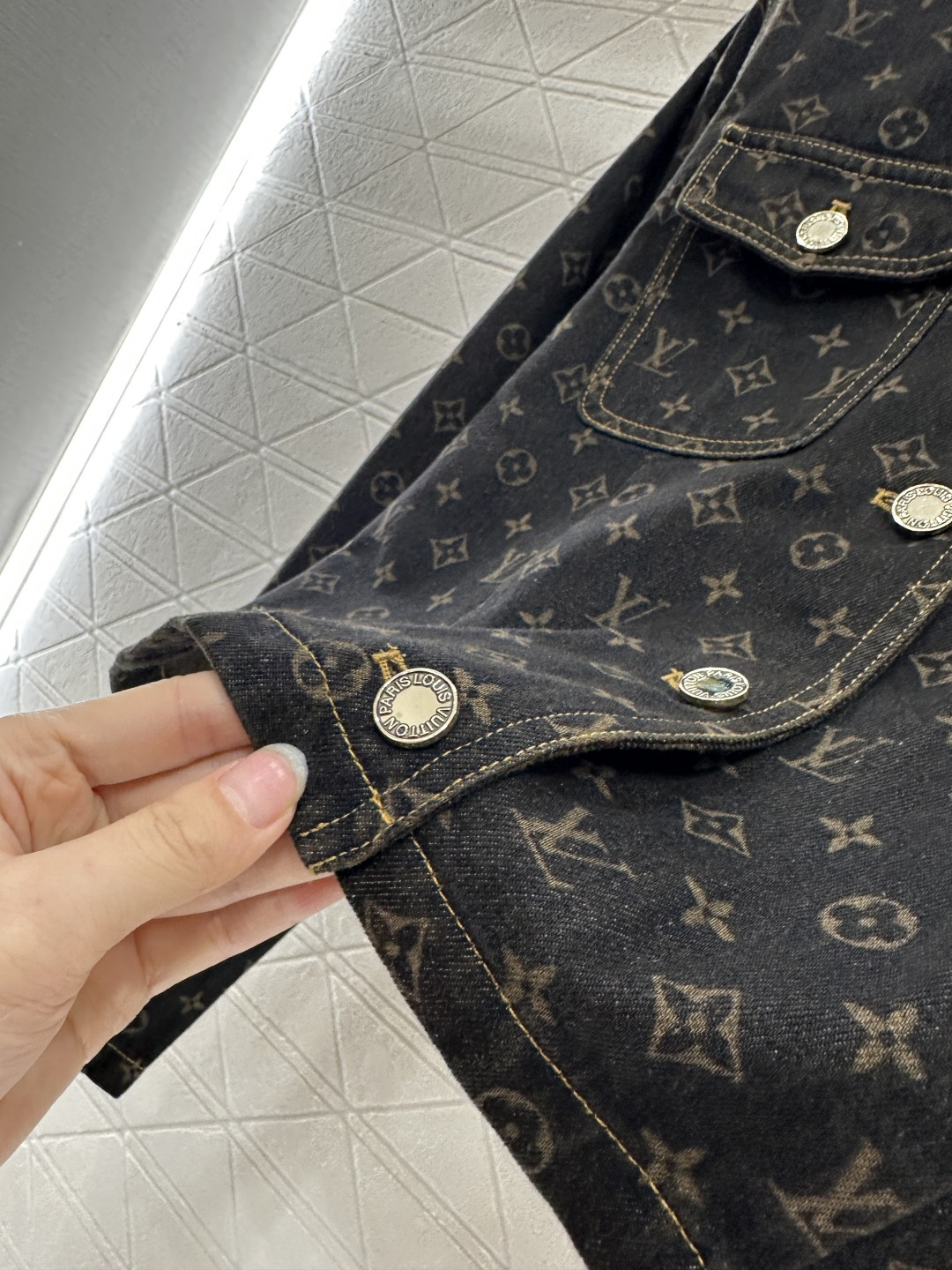 ♥louis vuitto*♥2025新品上架 提花牛仔外套丝巾长裤套装定制YB斜纹棉牛仔面料 透气性佳