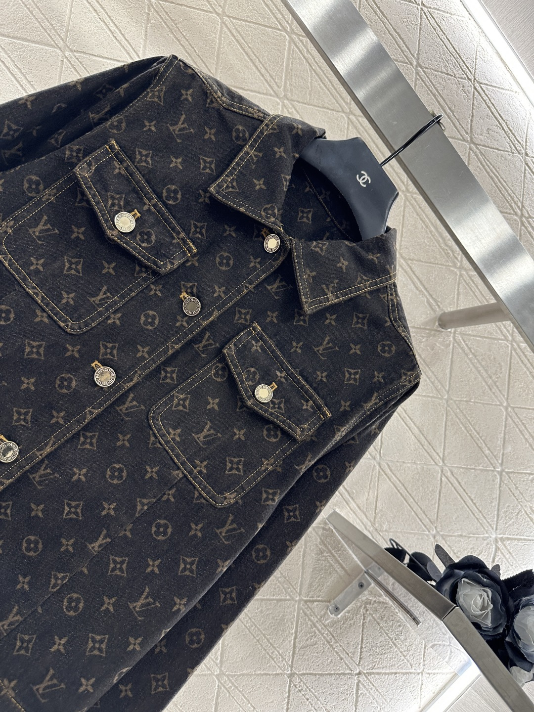 ♥louis vuitto*♥2025新品上架 提花牛仔外套丝巾长裤套装定制YB斜纹棉牛仔面料 透气性佳