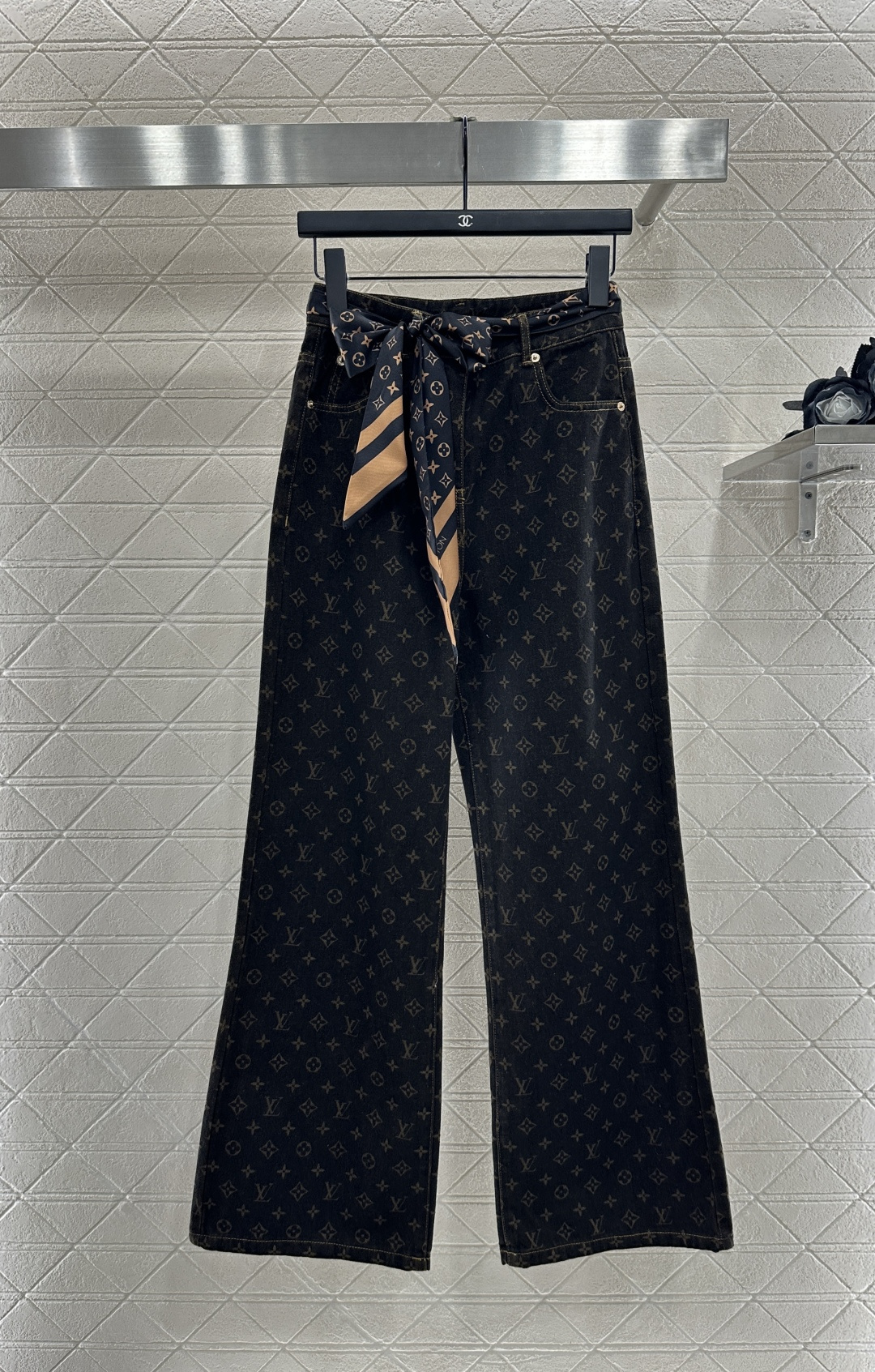 ♥louis vuitto*♥2025新品上架 提花牛仔外套丝巾长裤套装定制YB斜纹棉牛仔面料 透气性佳