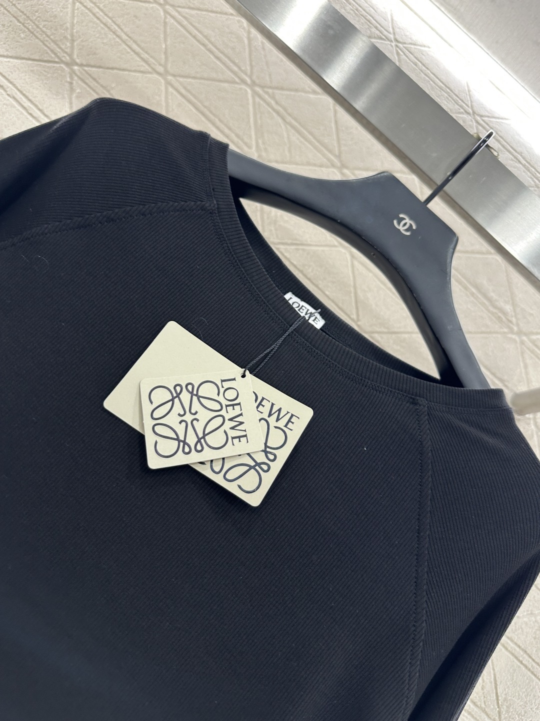 ♥Loew*♥2025新品上架 修身图腾打底衫定制YB进口天丝棉材质 质感舒适 弹力十足 修身圆领打底裁