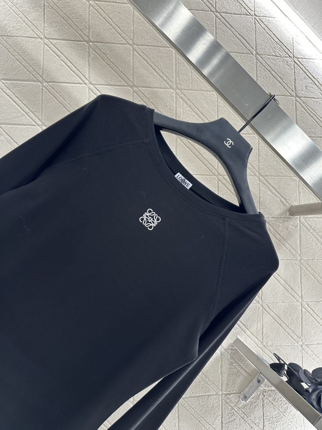 ♥Loew*♥2025新品上架 修身图腾打底衫定制YB进口天丝棉材质 质感舒适 弹力十足 修身圆领打底裁