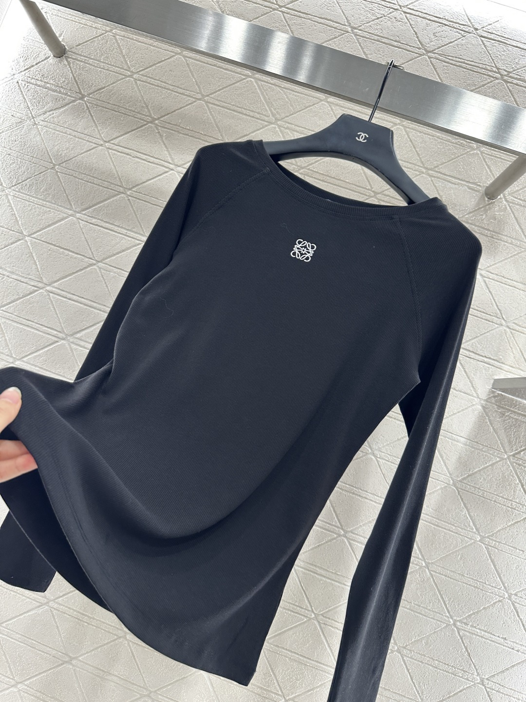 ♥Loew*♥2025新品上架 修身图腾打底衫定制YB进口天丝棉材质 质感舒适 弹力十足 修身圆领打底裁