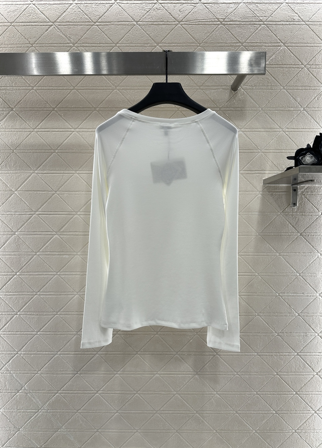 ♥Loew*♥2025新品上架 修身图腾打底衫定制YB进口天丝棉材质 质感舒适 弹力十足 修身圆领打底裁