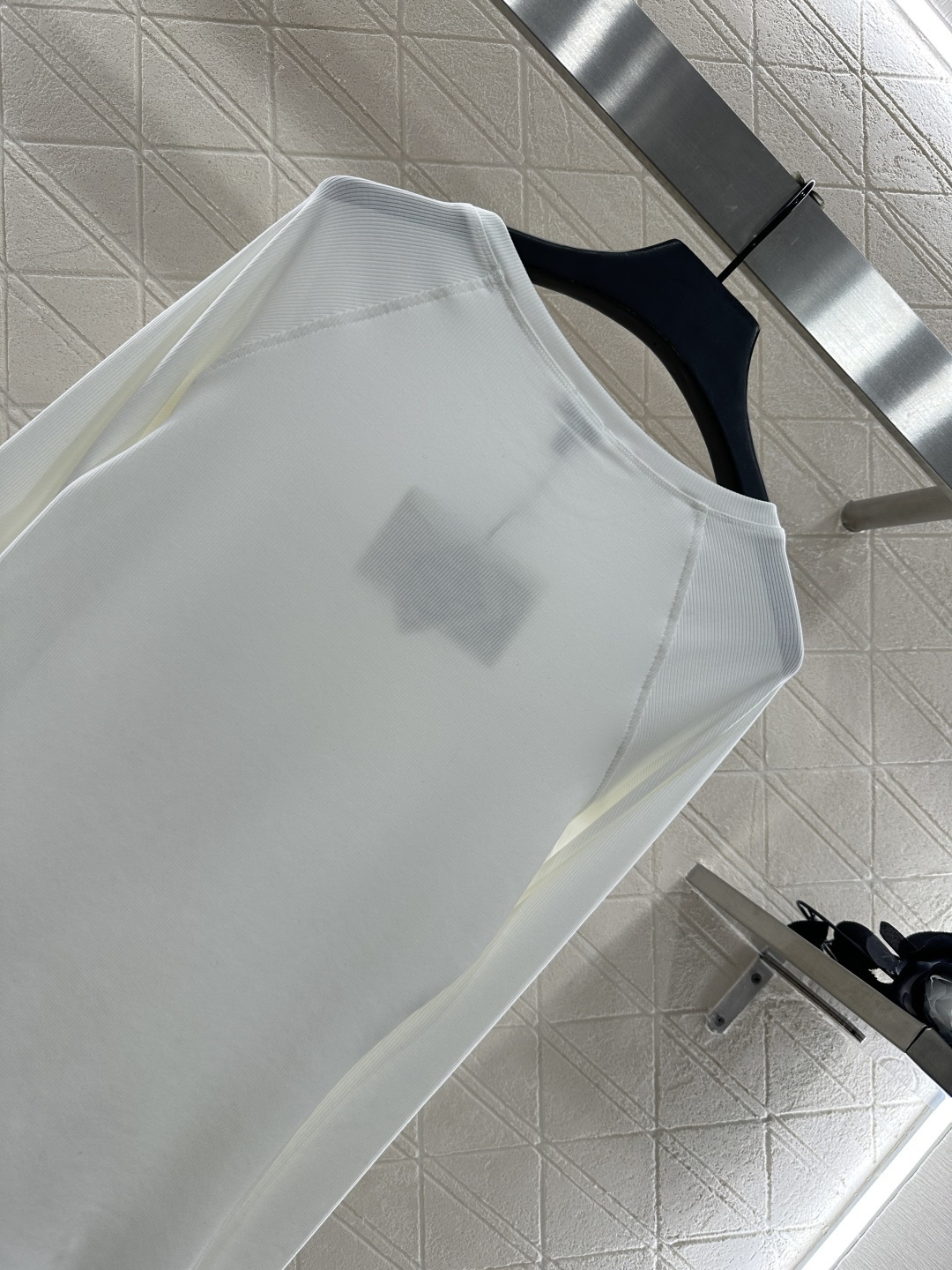 ♥Loew*♥2025新品上架 修身图腾打底衫定制YB进口天丝棉材质 质感舒适 弹力十足 修身圆领打底裁