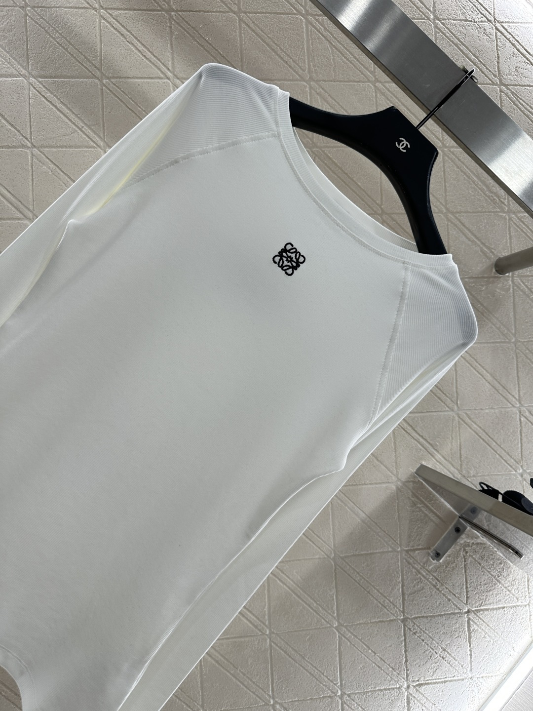 ♥Loew*♥2025新品上架 修身图腾打底衫定制YB进口天丝棉材质 质感舒适 弹力十足 修身圆领打底裁