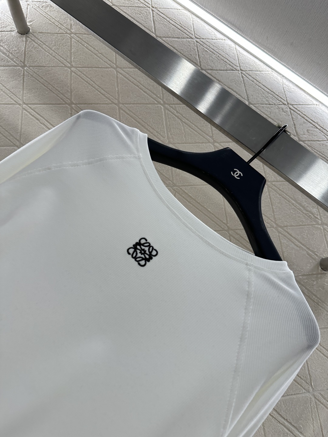 ♥Loew*♥2025新品上架 修身图腾打底衫定制YB进口天丝棉材质 质感舒适 弹力十足 修身圆领打底裁