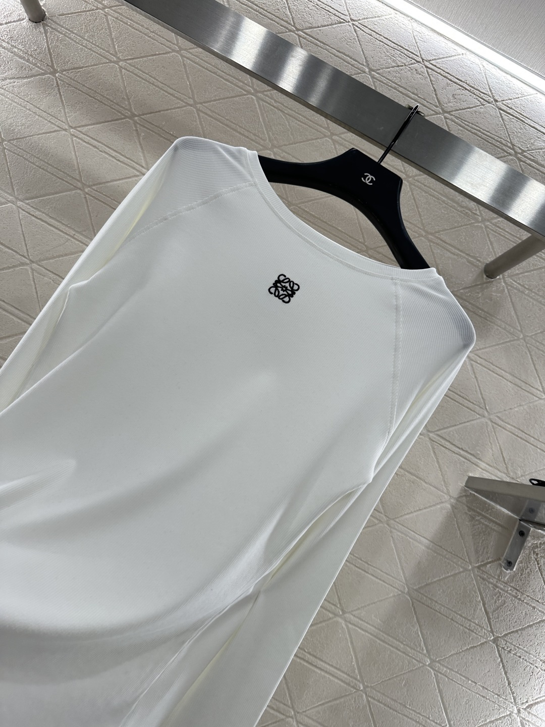 ♥Loew*♥2025新品上架 修身图腾打底衫定制YB进口天丝棉材质 质感舒适 弹力十足 修身圆领打底裁