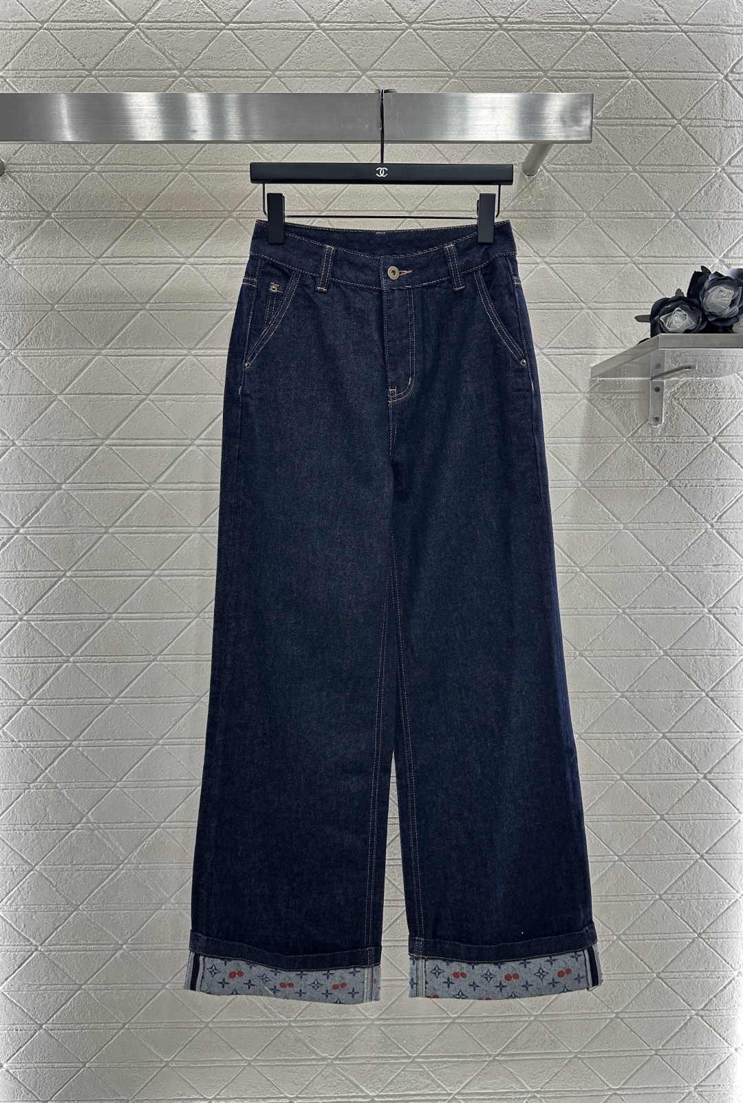 ♥Louis Vuitto*♥2025新品上架 樱桃印花牛仔长裤定制YB斜纹棉牛仔面料 透气性佳 柔软亲