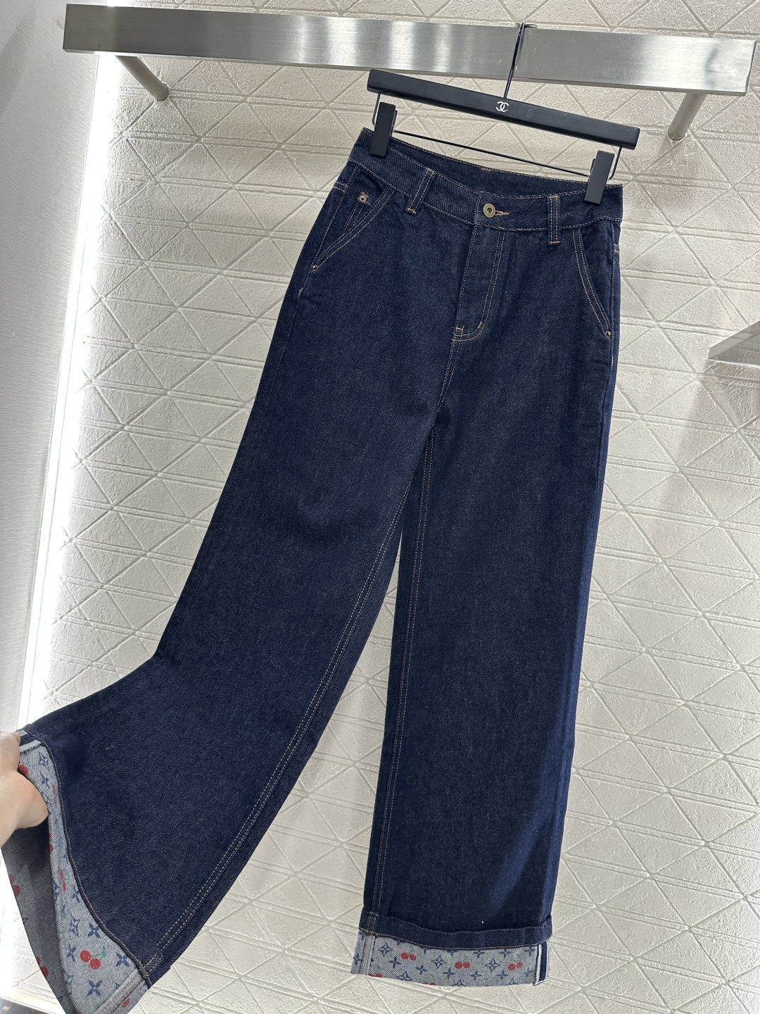 ♥Louis Vuitto*♥2025新品上架 樱桃印花牛仔长裤定制YB斜纹棉牛仔面料 透气性佳 柔软亲