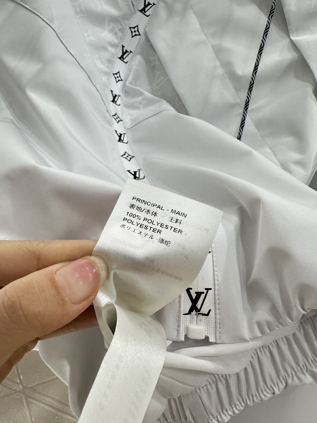 ♥Louis Vuitto*♥2025新品上架 连帽提花冲锋夹克定制YB进口加厚冲锋尼龙材质 透气舒适 