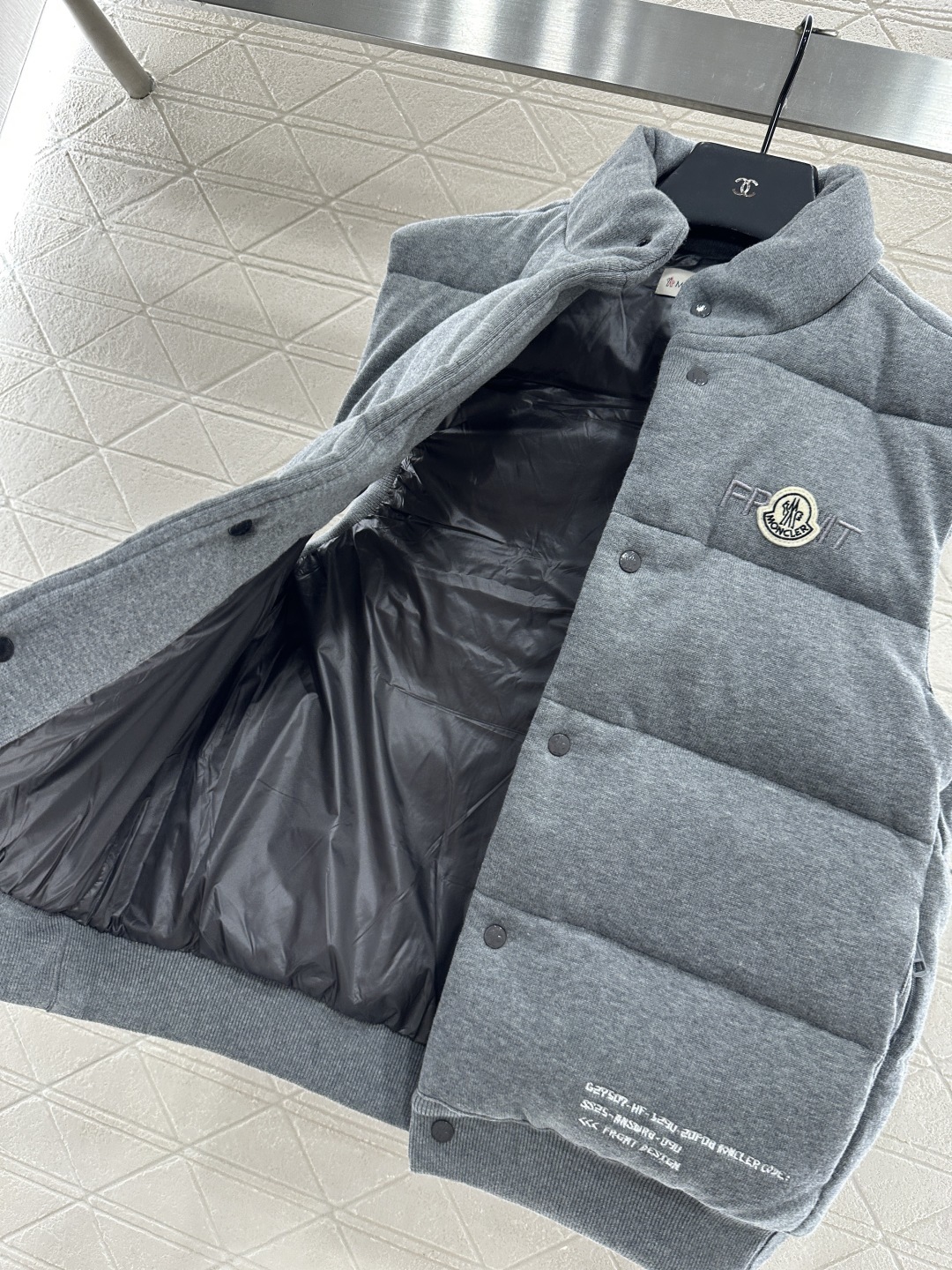 ♥Moncle*♥ 2025新品上架 立领羽绒马甲定制YB防风防水尼龙➕全羊毛材质 白鹅绒填充内里 整件