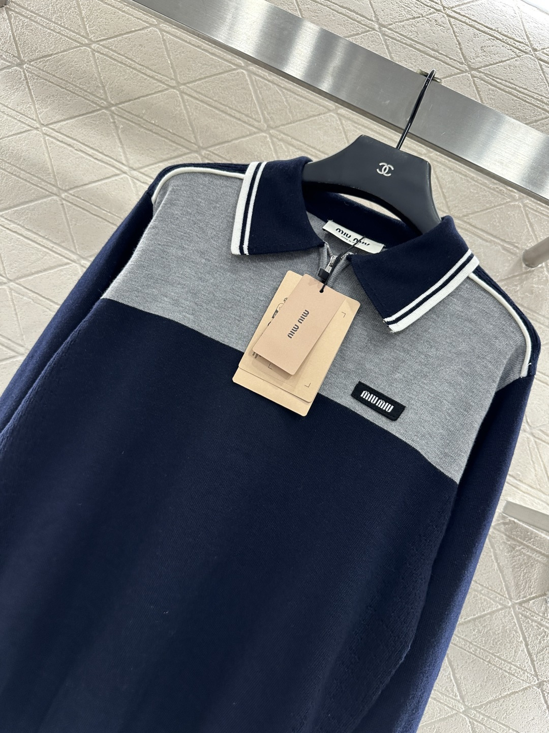 ♥Miumi*♥2025新品上架 翻领针织长袖定制YB羊毛纱线织造 柔软舒适 洋气显瘦 翻领𝑝𝑜𝑙𝑜长袖