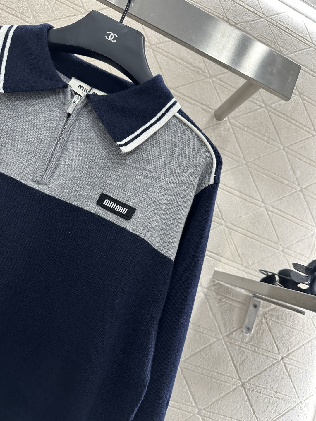 ♥Miumi*♥2025新品上架 翻领针织长袖定制YB羊毛纱线织造 柔软舒适 洋气显瘦 翻领𝑝𝑜𝑙𝑜长袖