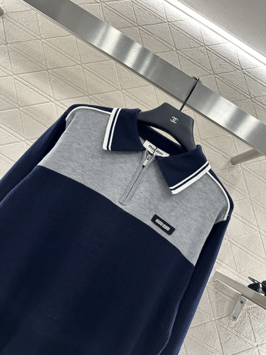 ♥Miumi*♥2025新品上架 翻领针织长袖定制YB羊毛纱线织造 柔软舒适 洋气显瘦 翻领𝑝𝑜𝑙𝑜长袖