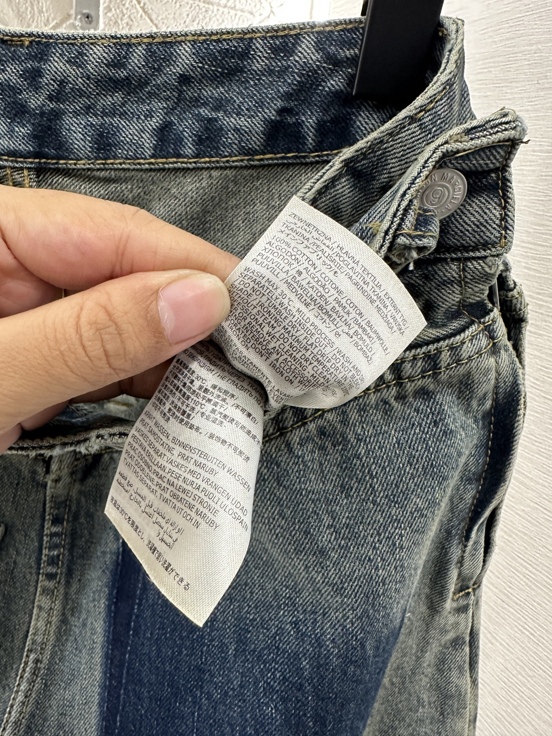 ♥MM6*♥2025新品上架 晕染口袋弯刀牛仔裤定制YB斜纹棉牛仔材质 面料柔软舒适 透气性好 反复酵素