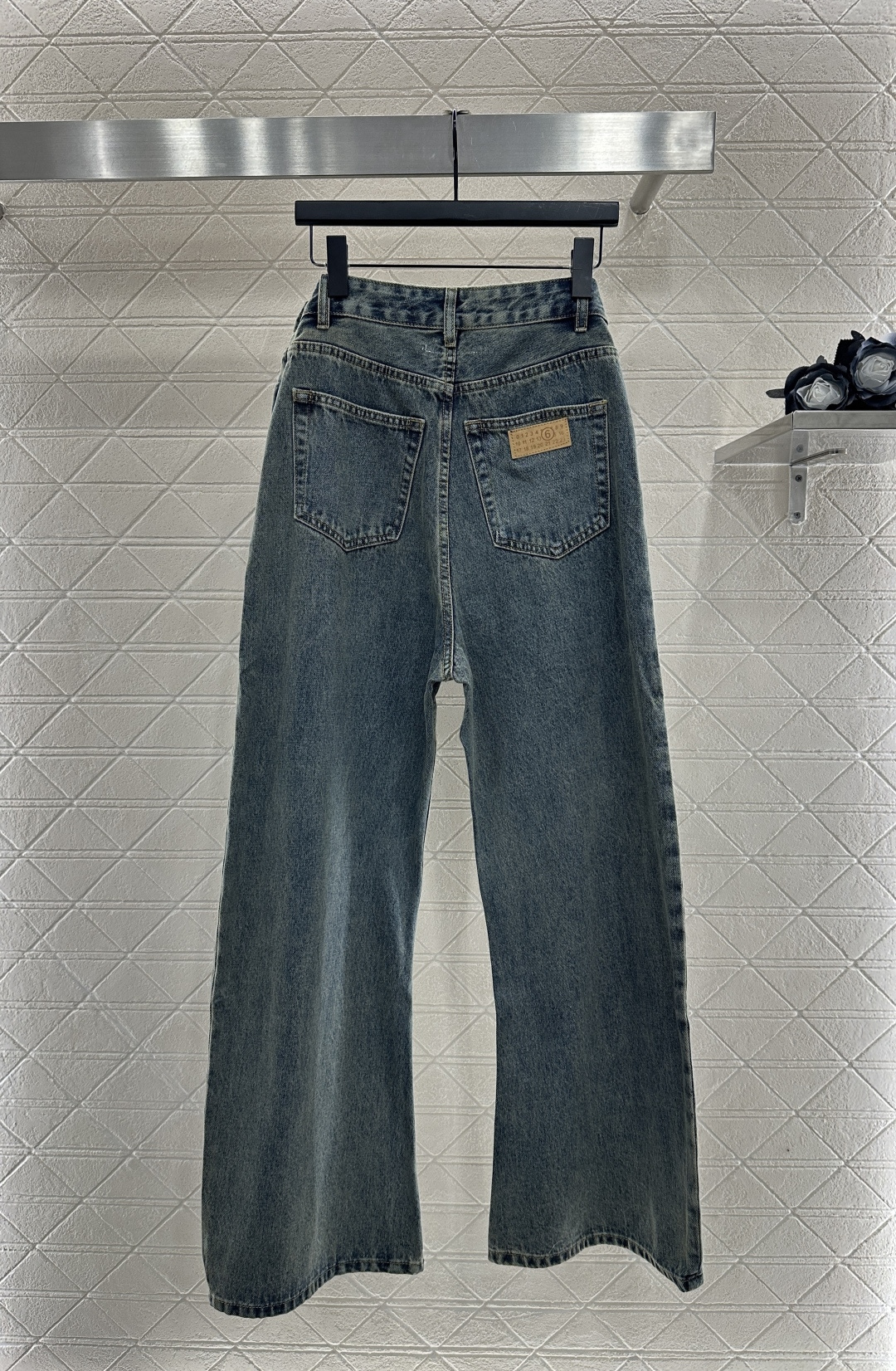 ♥MM6*♥2025新品上架 晕染口袋弯刀牛仔裤定制YB斜纹棉牛仔材质 面料柔软舒适 透气性好 反复酵素