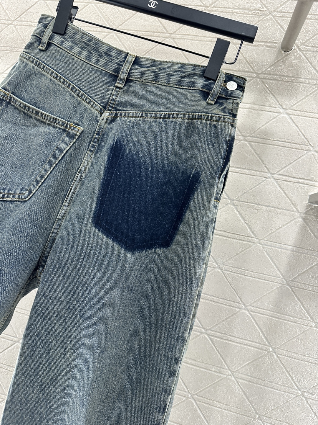 ♥MM6*♥2025新品上架 晕染口袋弯刀牛仔裤定制YB斜纹棉牛仔材质 面料柔软舒适 透气性好 反复酵素