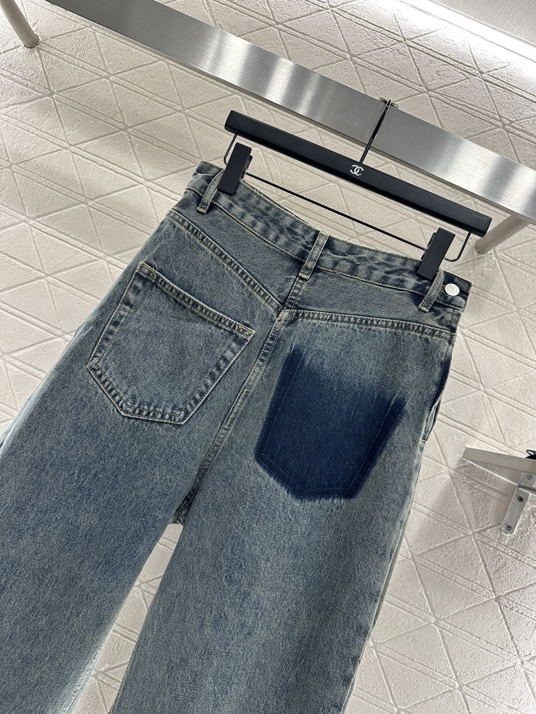 ♥MM6*♥2025新品上架 晕染口袋弯刀牛仔裤定制YB斜纹棉牛仔材质 面料柔软舒适 透气性好 反复酵素