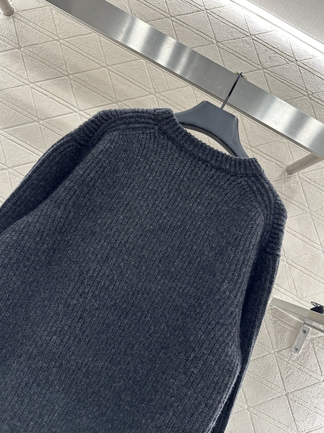 ♥Gucc*♥2025新品上架 简约字母套头毛衣定制YB羊毛纱线织造 质感高级 舒适柔软 圆领落肩长袖毛