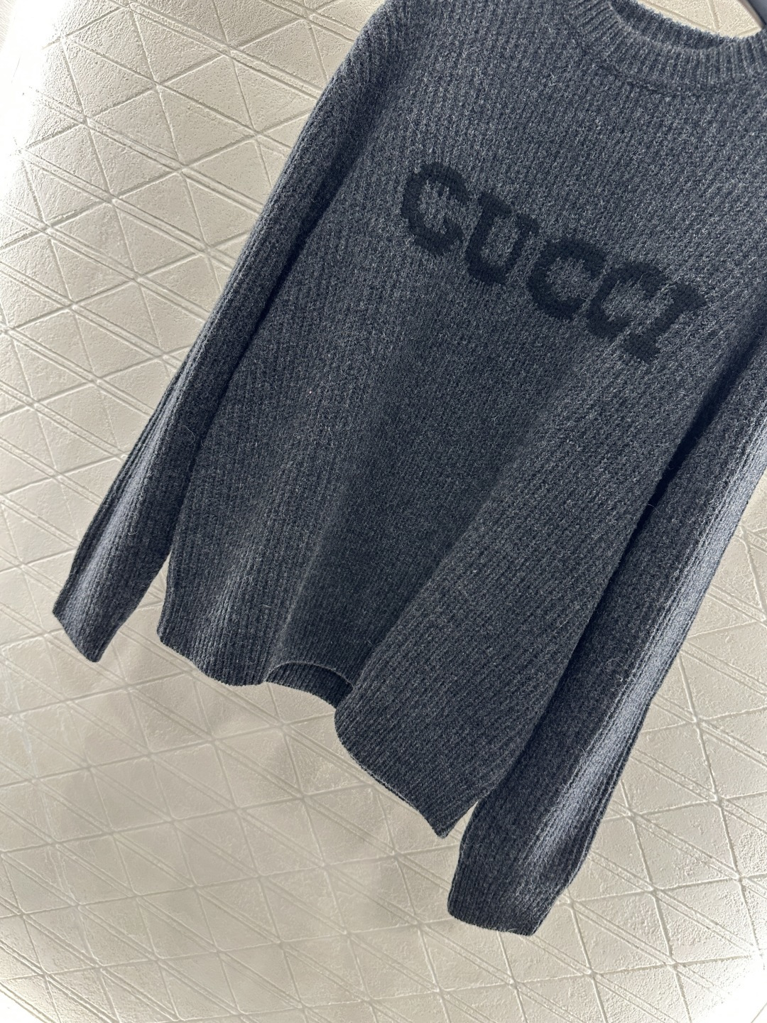 ♥Gucc*♥2025新品上架 简约字母套头毛衣定制YB羊毛纱线织造 质感高级 舒适柔软 圆领落肩长袖毛