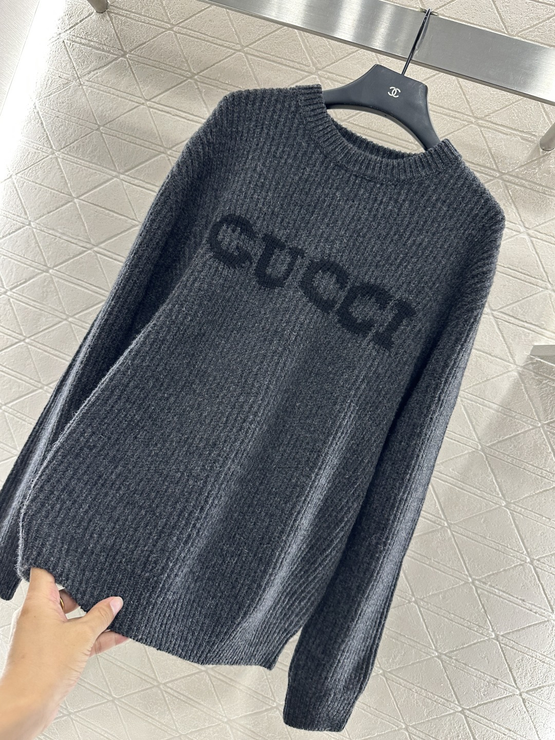 ♥Gucc*♥2025新品上架 简约字母套头毛衣定制YB羊毛纱线织造 质感高级 舒适柔软 圆领落肩长袖毛