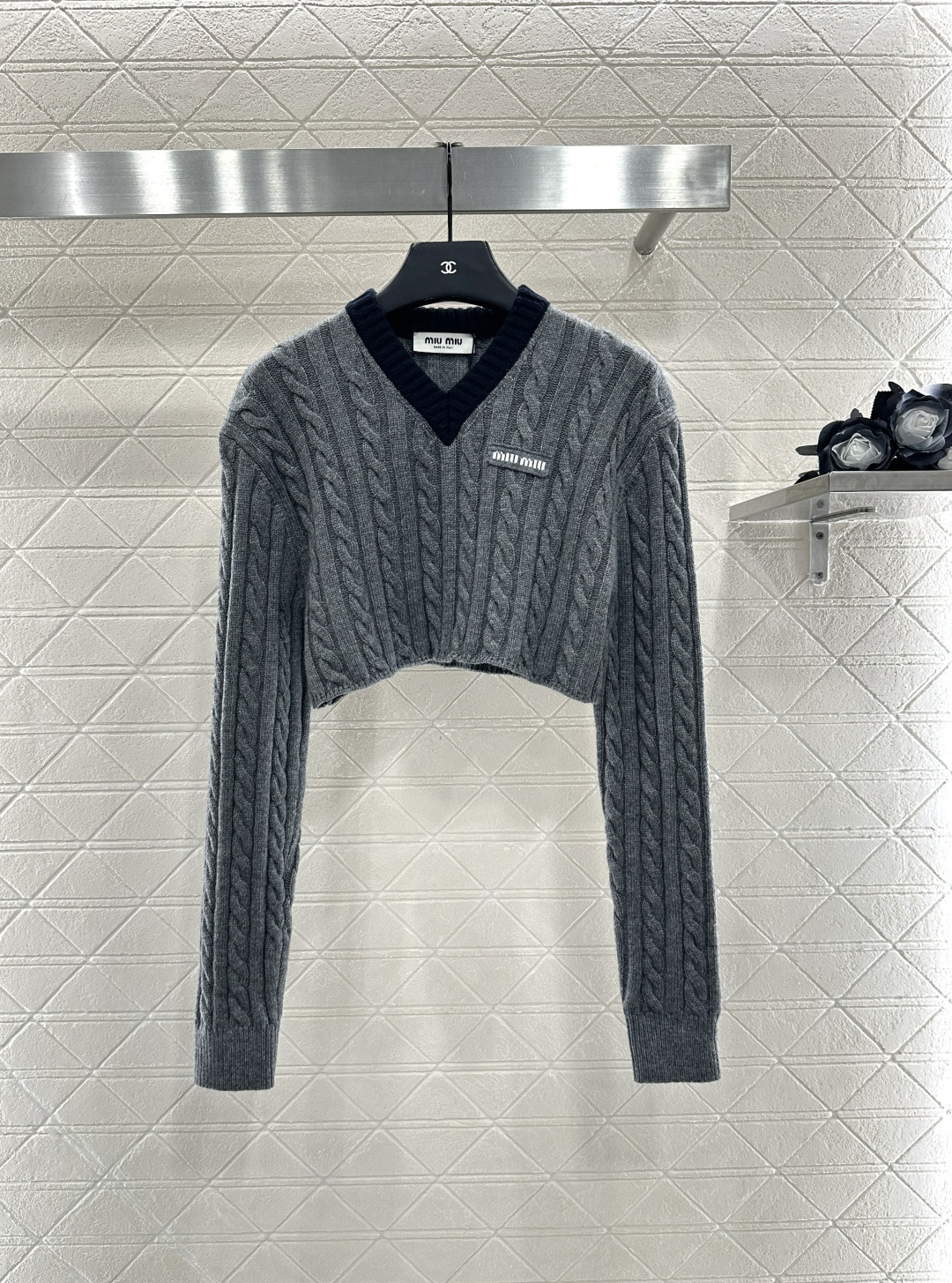 ♥Miumi*♥2025新品上架 麻花编织撞色短款套头毛衣定制YB羊毛纱线织造 质感高级 舒适柔软 V领