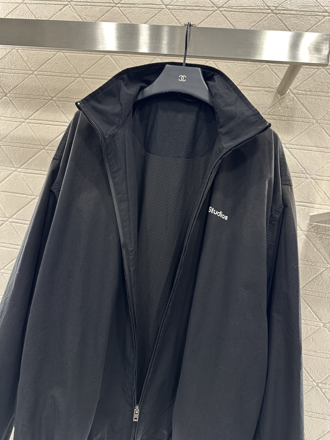 ♥Acne studio*♥2025新品上架 字母冲锋外套定制YB进口冲锋材质 质感高级 挺括有型 拉链